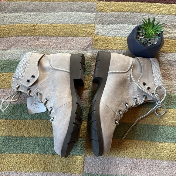 New Saint John’s Bay Yumma Sand Cream Lace Up Boots Memory Foam I Size 9.5 - Picture 7 of 11